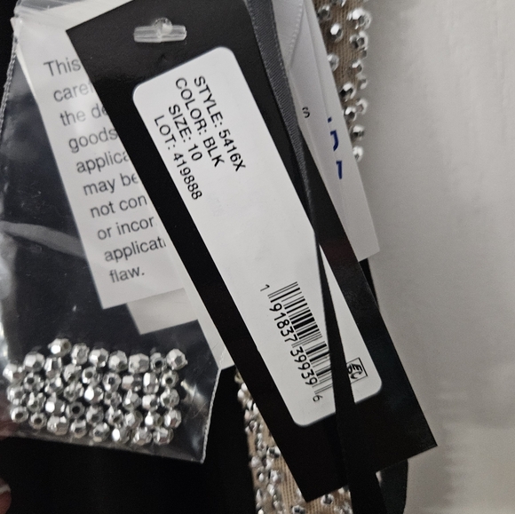 NWT Xscape Beaded Mesh Detail Sleeveless Sheath Gown Sz 10 Black Nude Silver - Picture 7 of 13